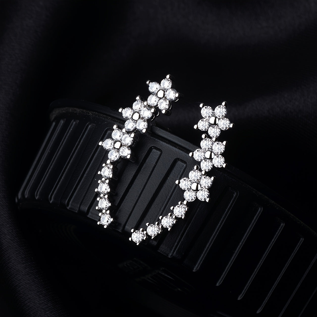 Boucles d'oreilles élégantes en strass à fleurs
